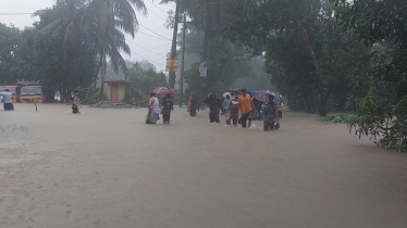 ভয়াবহ বন্যায় বিদ্যুৎ বিচ্ছিন্ন ফেনী, যোগাযোগ করতে পারছেন না স্বজনরা