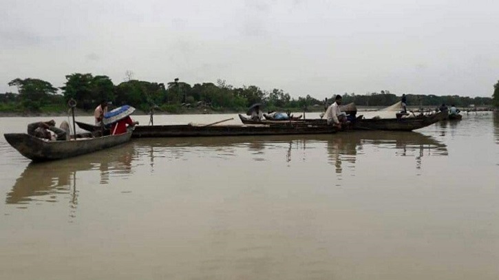 হালদায় অনুকূল পরিবেশের অপেক্ষায় বিভিন্ন প্রজাতির মা মাছ!