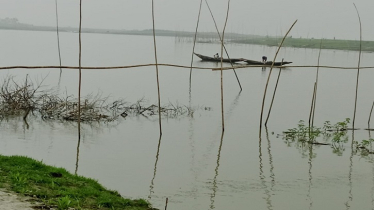 ধনু নদে প্রভাবশালীদের কারণে নিরুপায় প্রকৃত জেলেরা