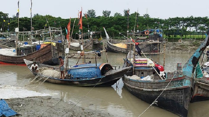 ‘খাদ্য সহায়তা না দিয়েই মাছ শিকারে নিষেধাজ্ঞা, বাধ্য হয়ে নদীতে জাল পাতি’