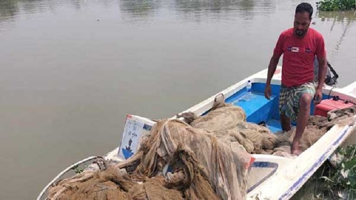 6,700 meters illegal fishing net seized at Halda river